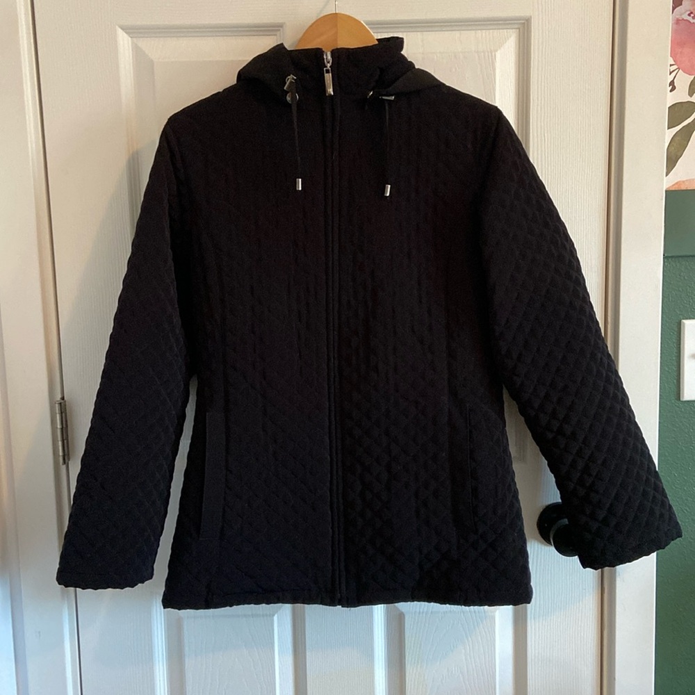 Aeros jacket. Size XS. Black. Lightly quilted.